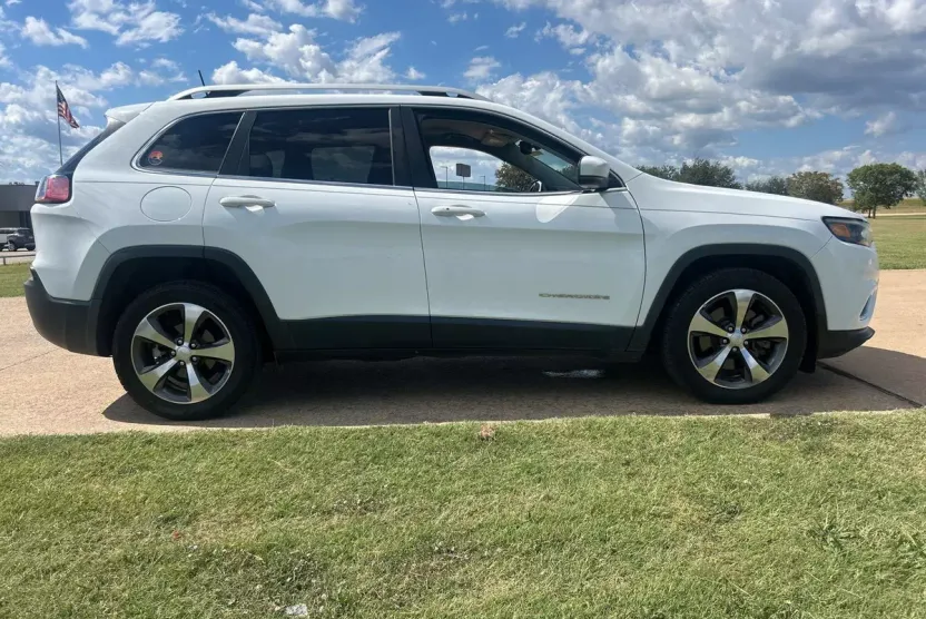 2019 Jeep Cherokee Limited photo 1