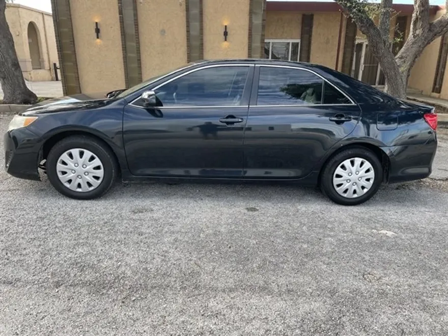 2014 Toyota Camry L photo 1