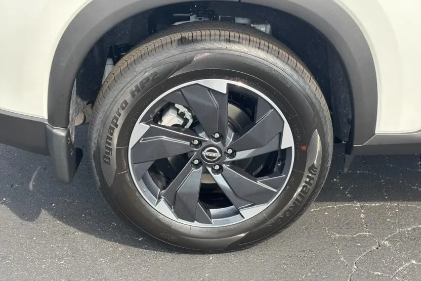 2026 Nissan Rogue SV photo 1