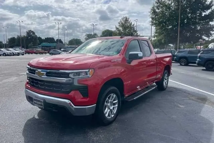 2026 Chevrolet Silverado 1500 LT photo 1
