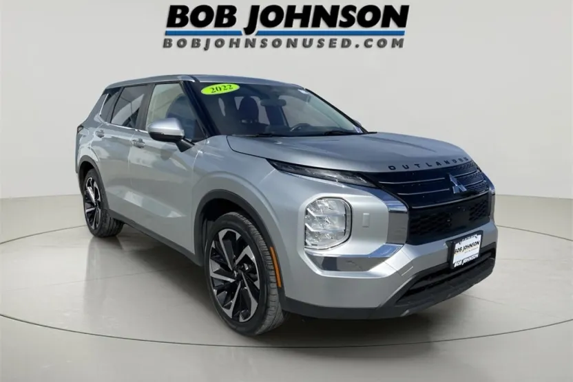 2022 Mitsubishi Outlander ES photo 1