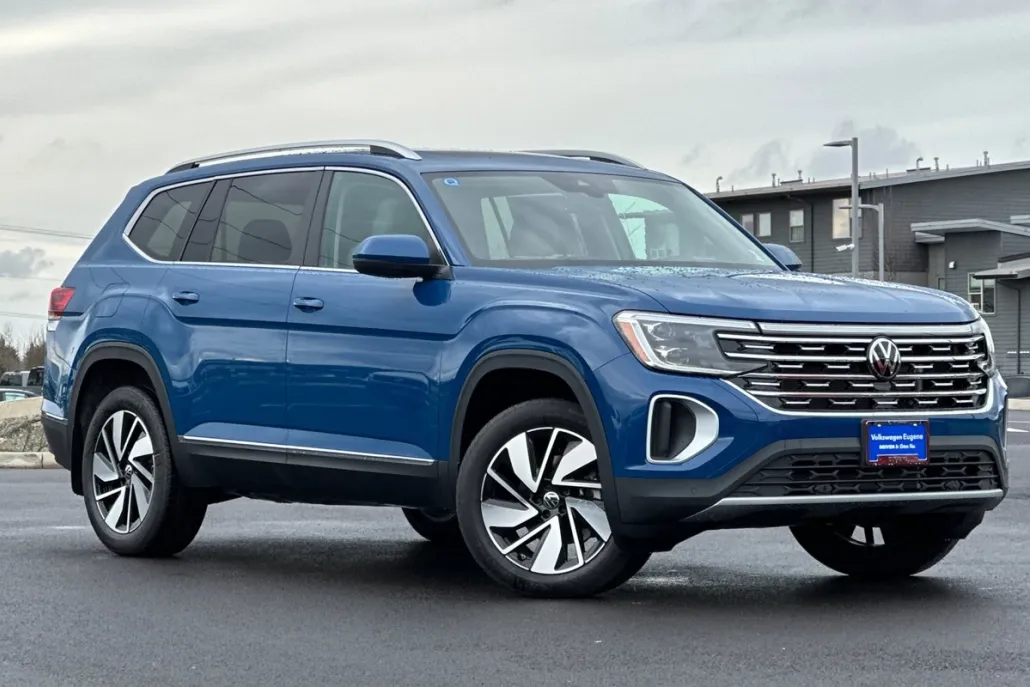 2025 Volkswagen Atlas SEL photo 1
