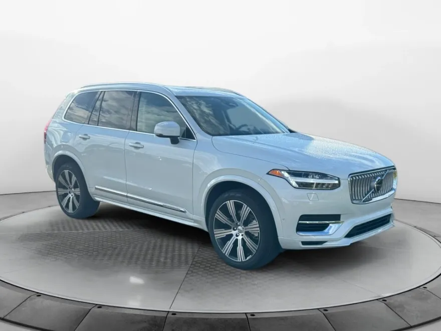 2024 Volvo XC90 T8 Plus photo 1