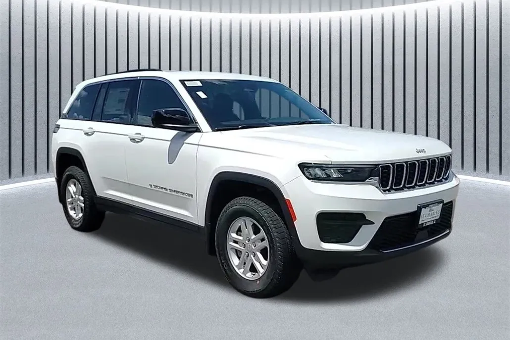 2025 Jeep Grand Cherokee Laredo photo 1