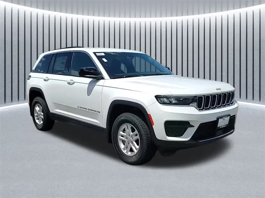 2025 Jeep Grand Cherokee Laredo photo 1