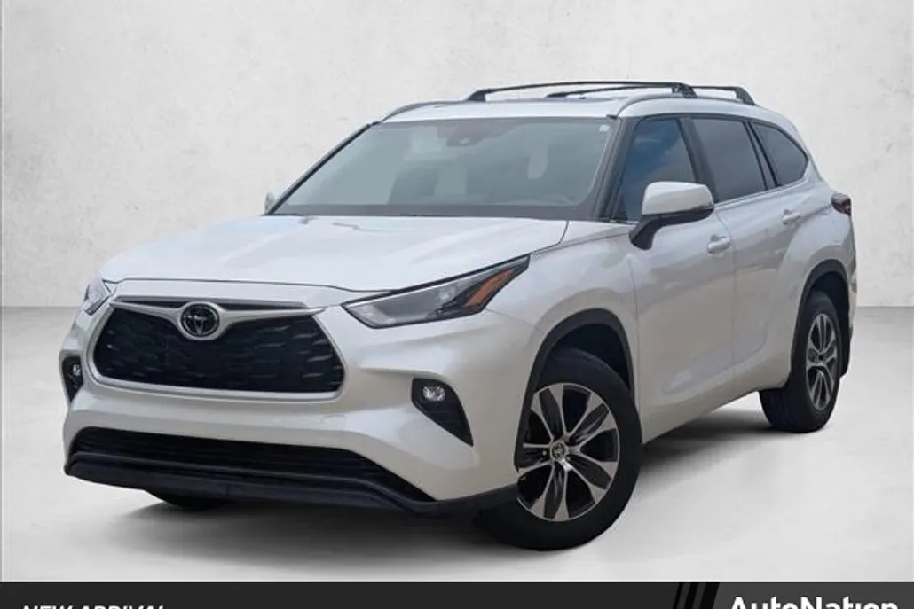 2023 Toyota Highlander XLE photo 1