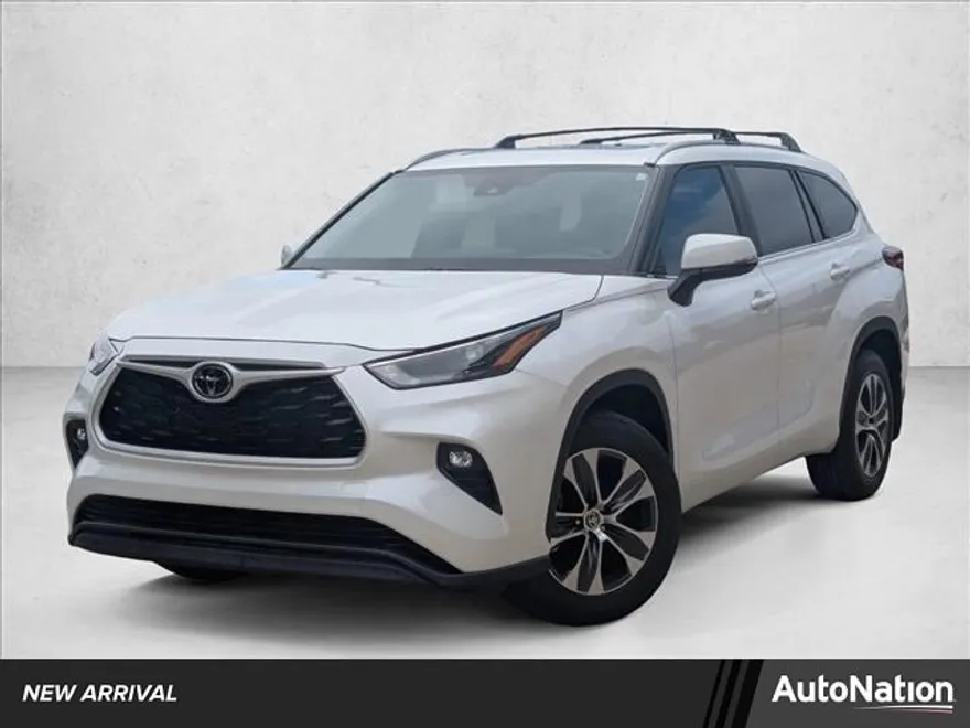 2023 Toyota Highlander XLE photo 1