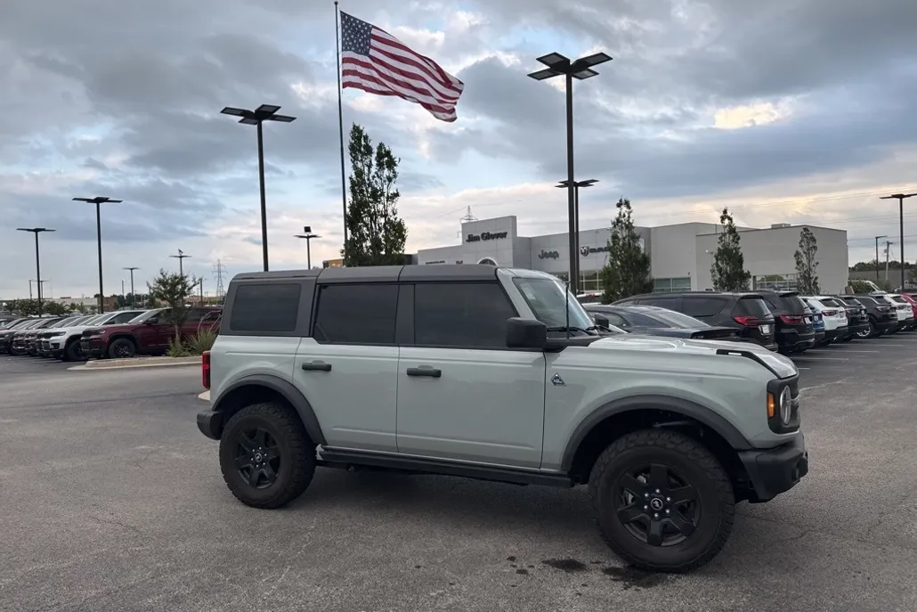 2024 Ford Bronco Black Diamond photo 1