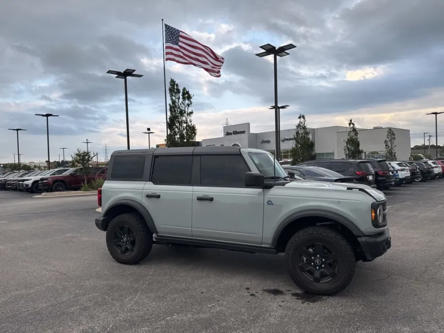 2024 Ford Bronco Black Diamond photo 1