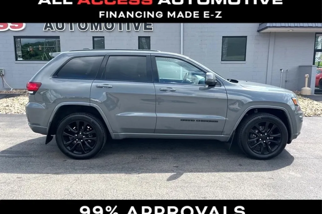 2021 Jeep Grand Cherokee Laredo photo 1