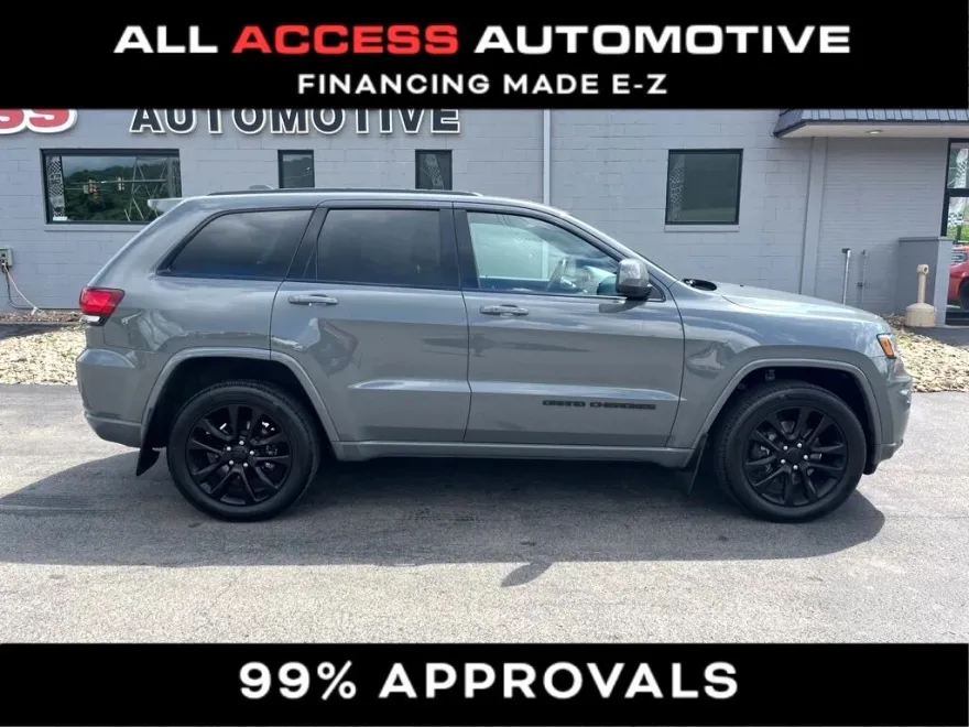 2021 Jeep Grand Cherokee Laredo photo 1