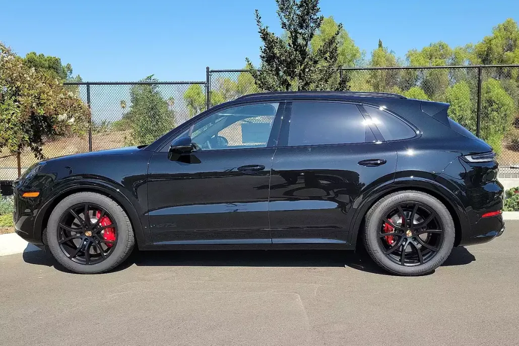 2026 Porsche Cayenne GTS photo 1