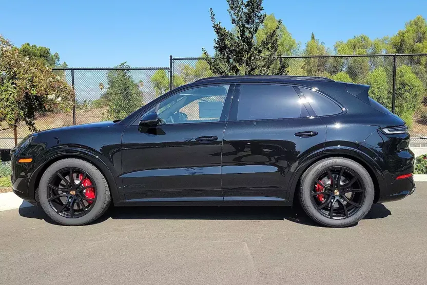 2026 Porsche Cayenne GTS photo 1