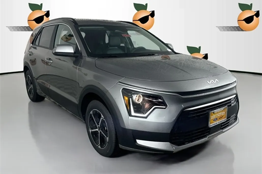 2025 Kia Niro EX photo 1