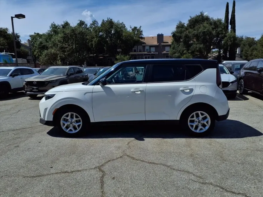 2023 Kia Soul S photo 1
