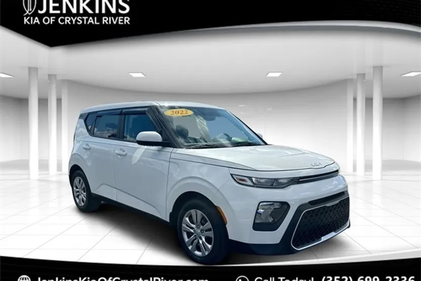 2022 Kia Soul LX photo 1