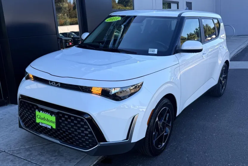 2023 Kia Soul EX photo 1