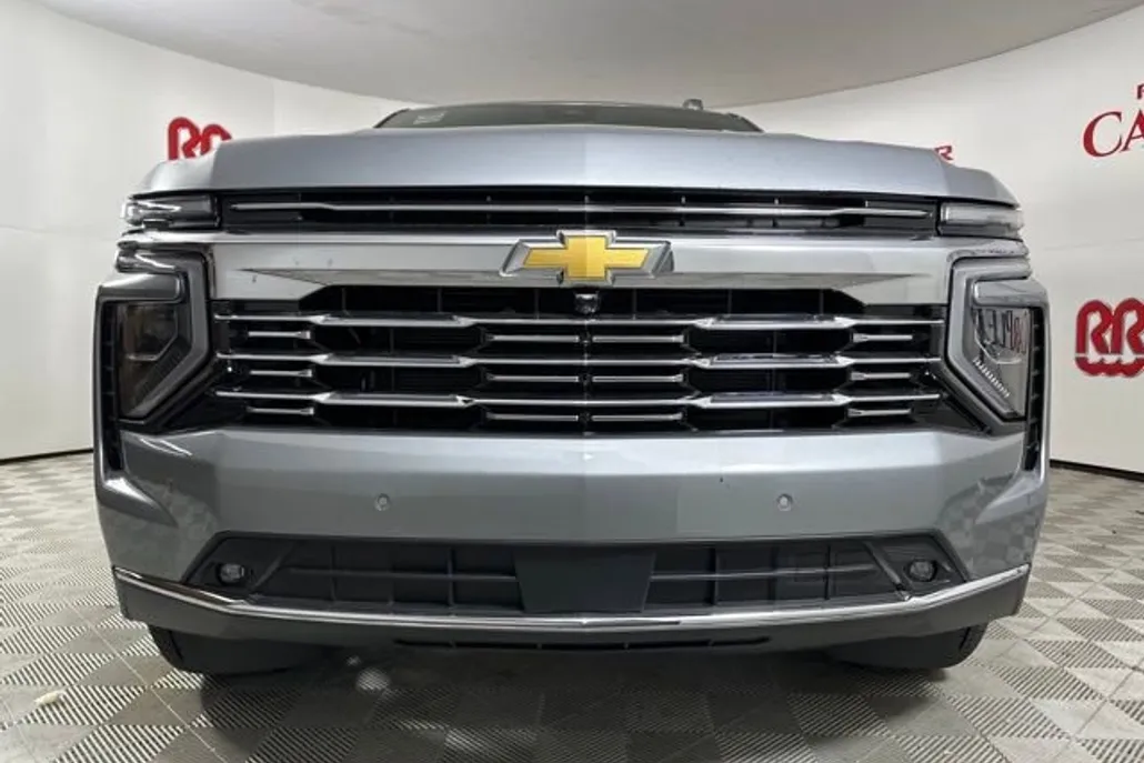 2025 Chevrolet Suburban Premier photo 1