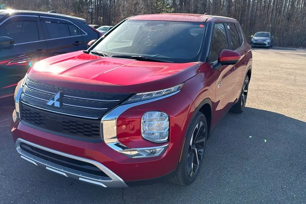 2025 Mitsubishi Outlander PHEV SE photo 1