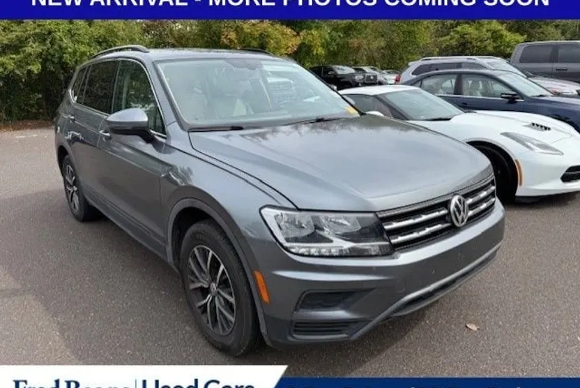 2019 Volkswagen Tiguan SEL R-Line photo 1