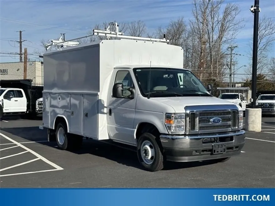 2025 Ford E-350 photo 1