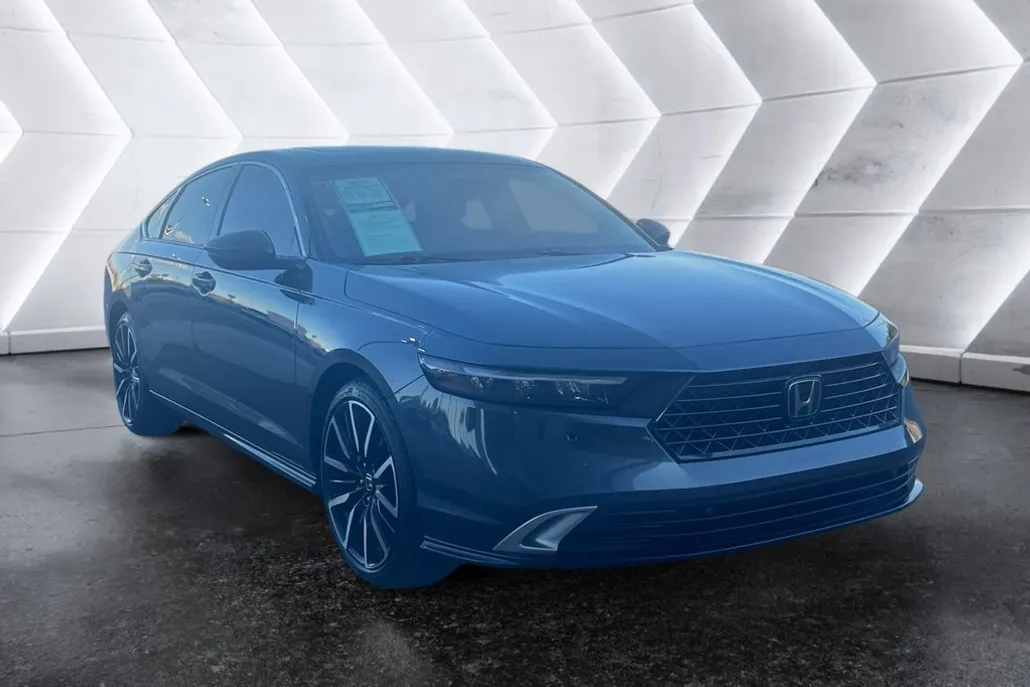 2024 Honda Accord Hybrid Touring photo 1