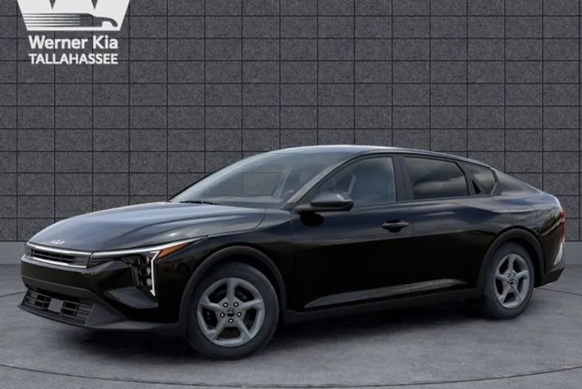 2025 Kia K4 LXS photo 1