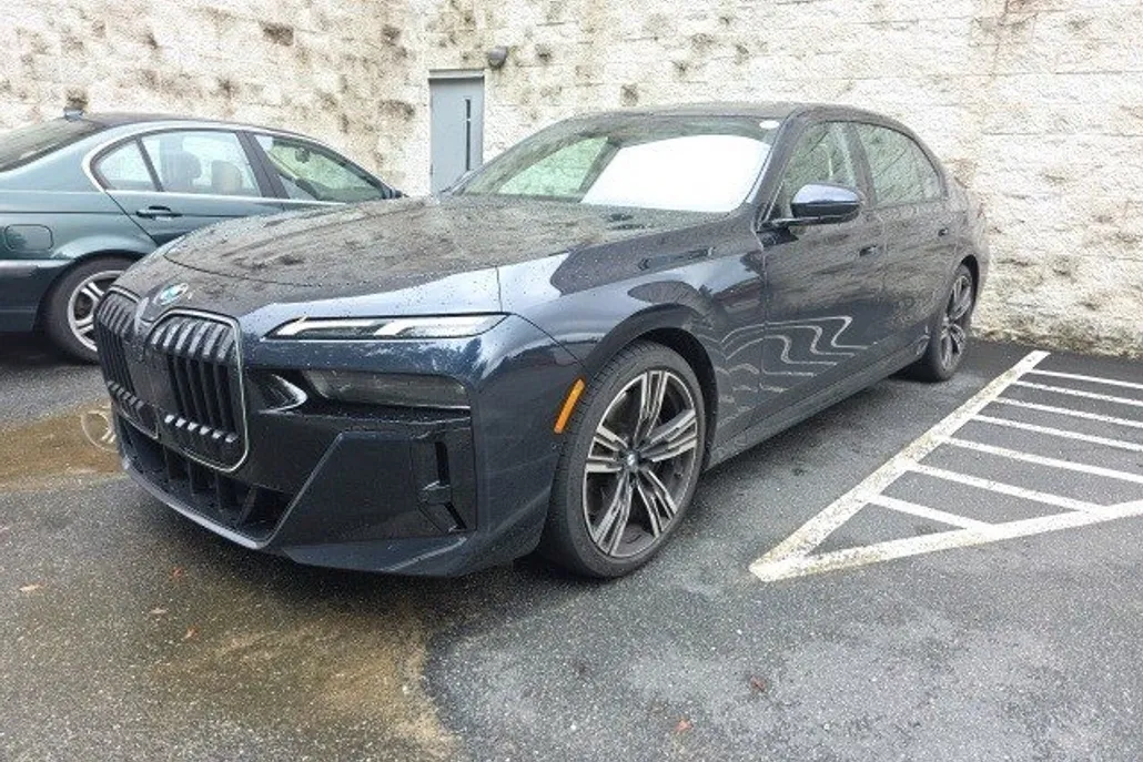 2025 Bmw 740i Sedan photo 1
