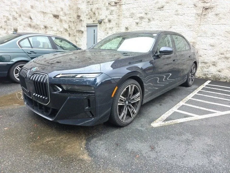 2025 Bmw 740i Sedan photo 1