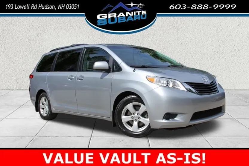 2014 Toyota Sienna L photo 1