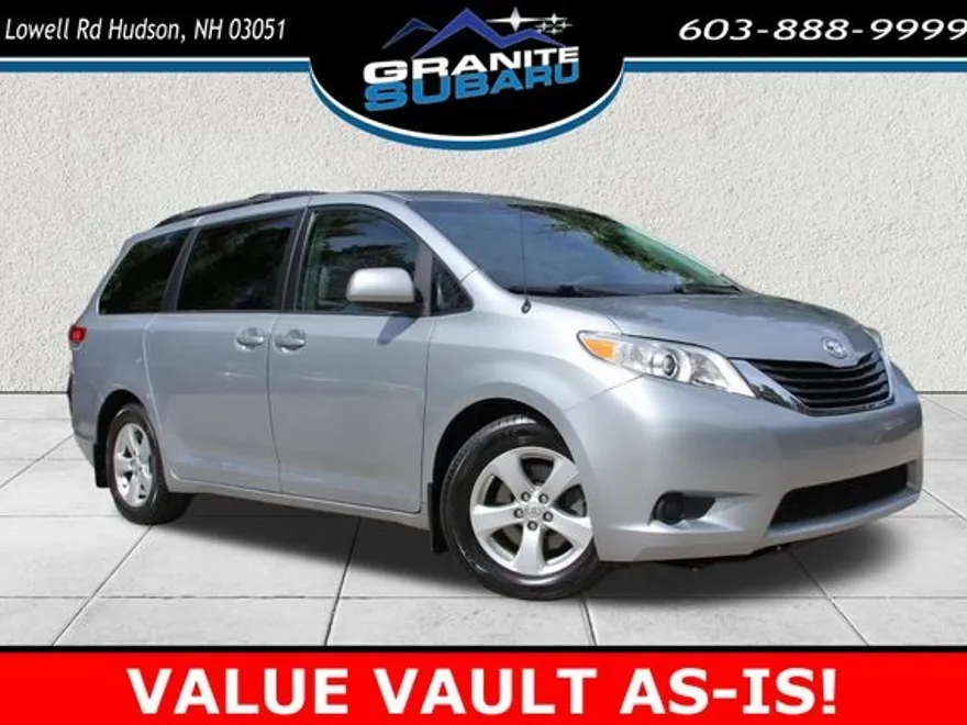 2014 Toyota Sienna L photo 1