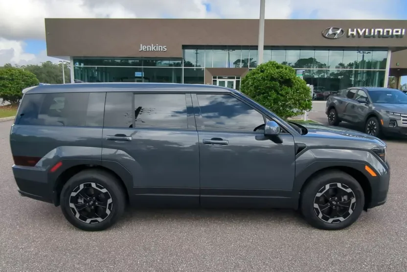 2025 Hyundai Santa Fe SE photo 1