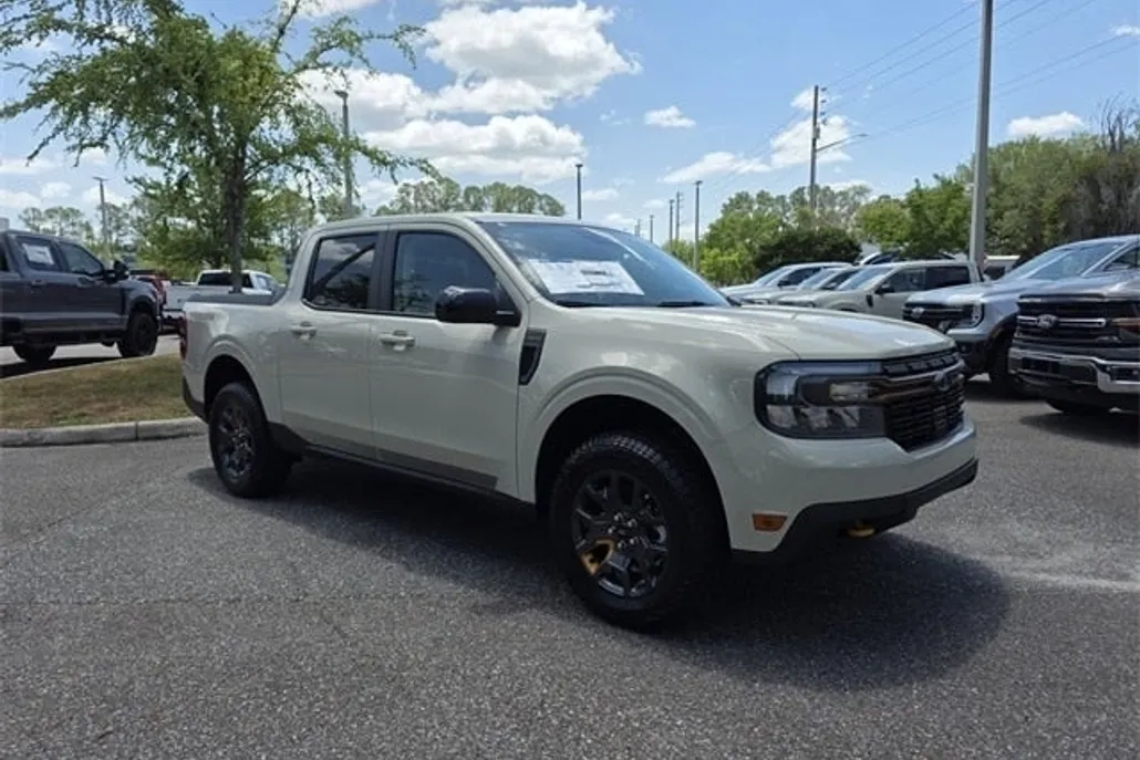 2024 Ford Maverick Lariat photo 1