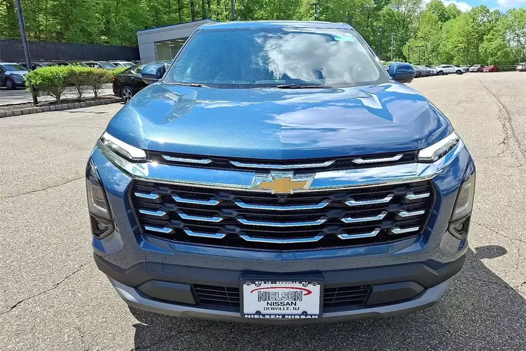 2025 Chevrolet Equinox LT photo 1