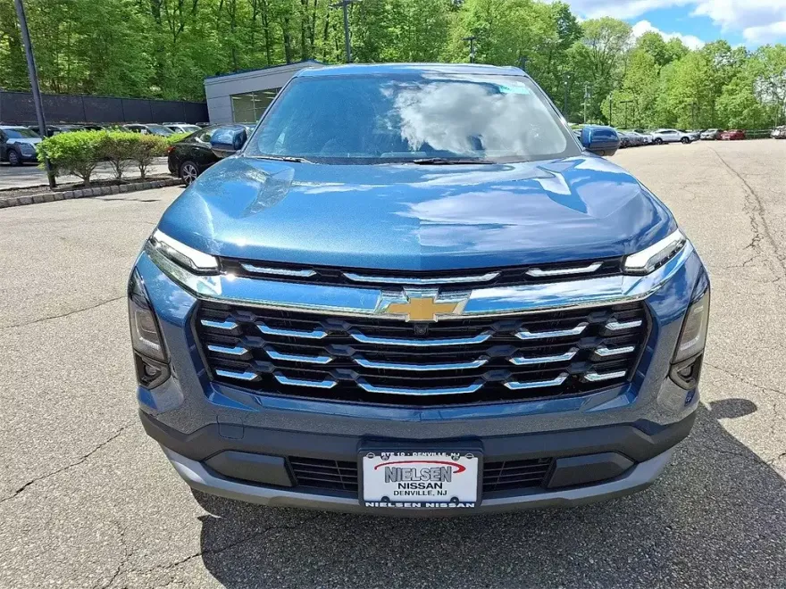 2025 Chevrolet Equinox LT photo 1
