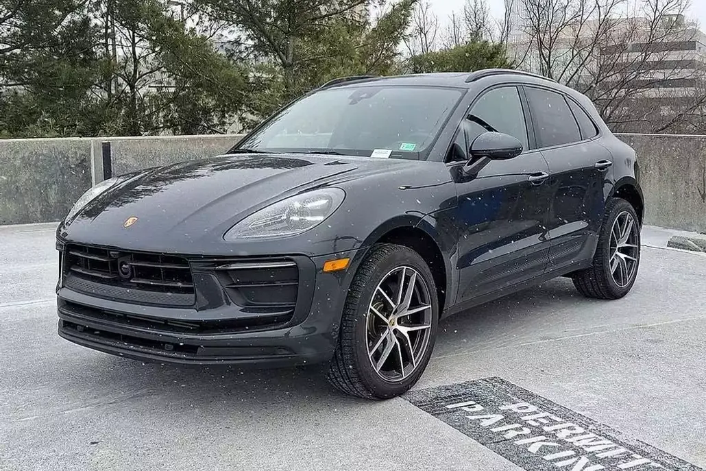 2025 Porsche Macan Base photo 1