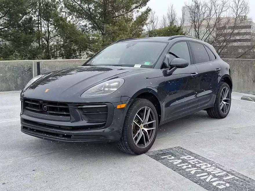 2025 Porsche Macan Base photo 1