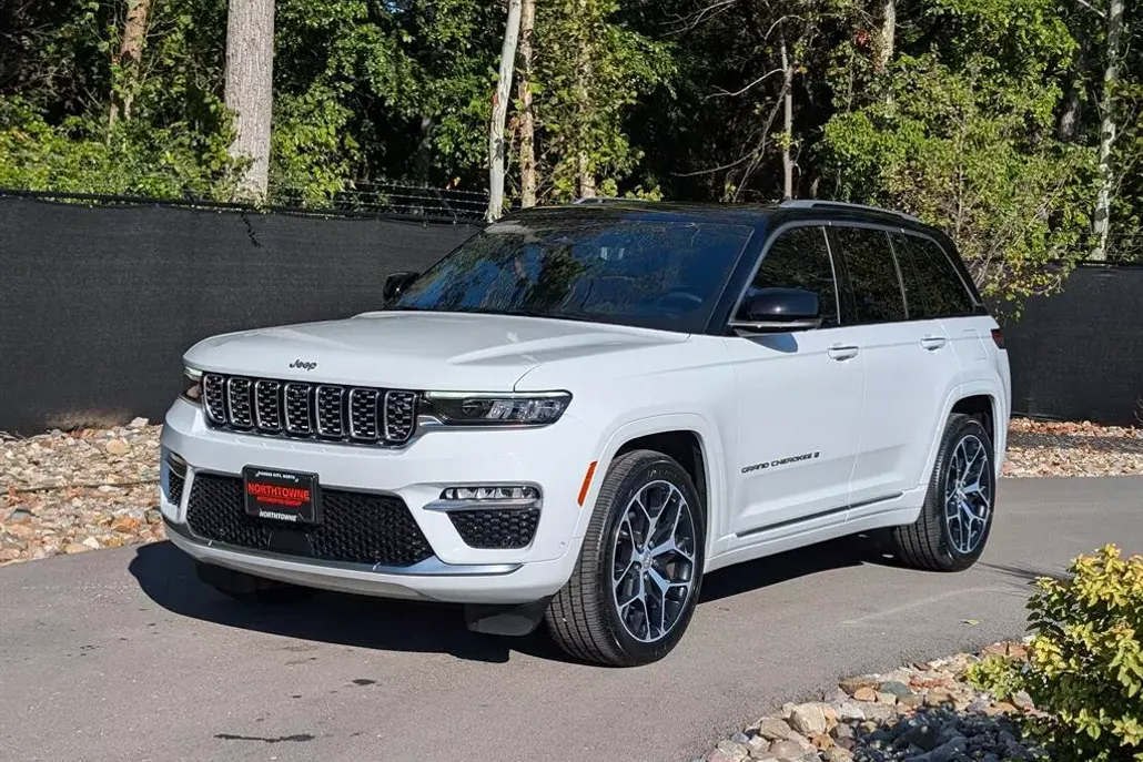 2023 Jeep Grand Cherokee Summit photo 1