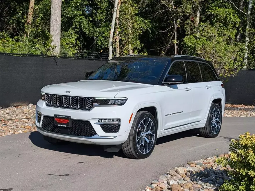 2023 Jeep Grand Cherokee Summit photo 1