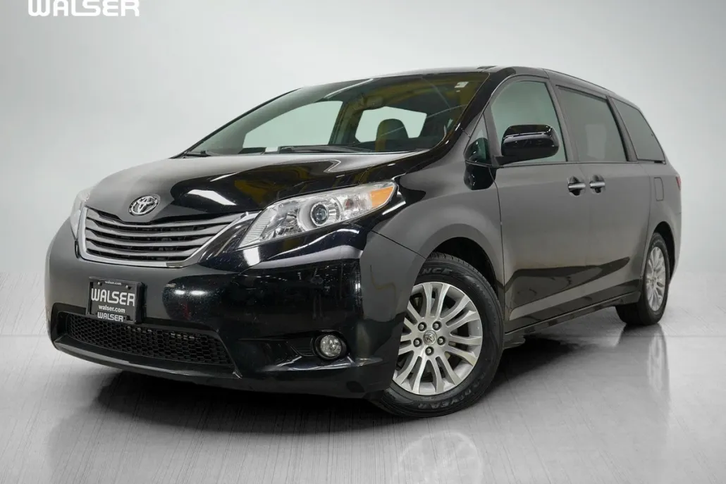 2016 Toyota Sienna XLE photo 1
