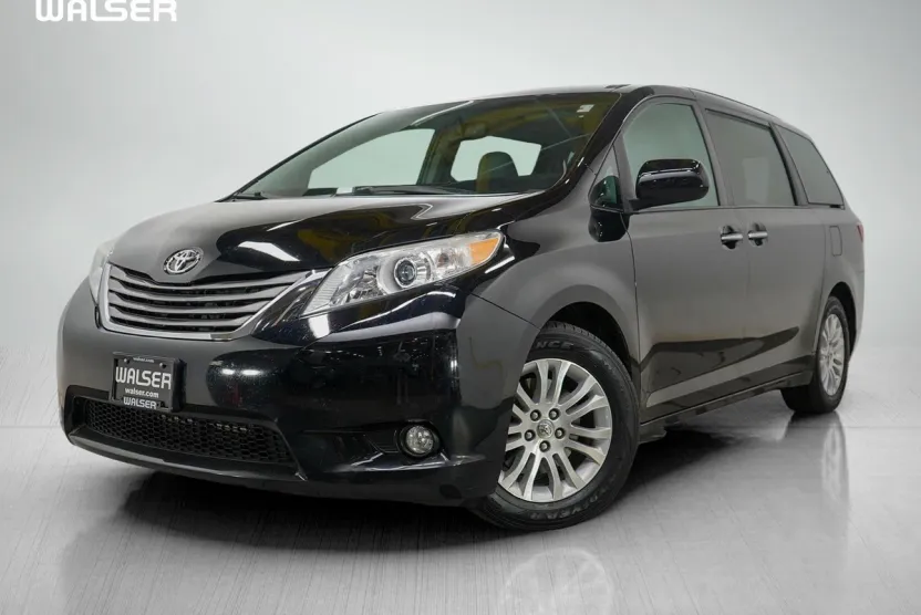 2016 Toyota Sienna XLE photo 1