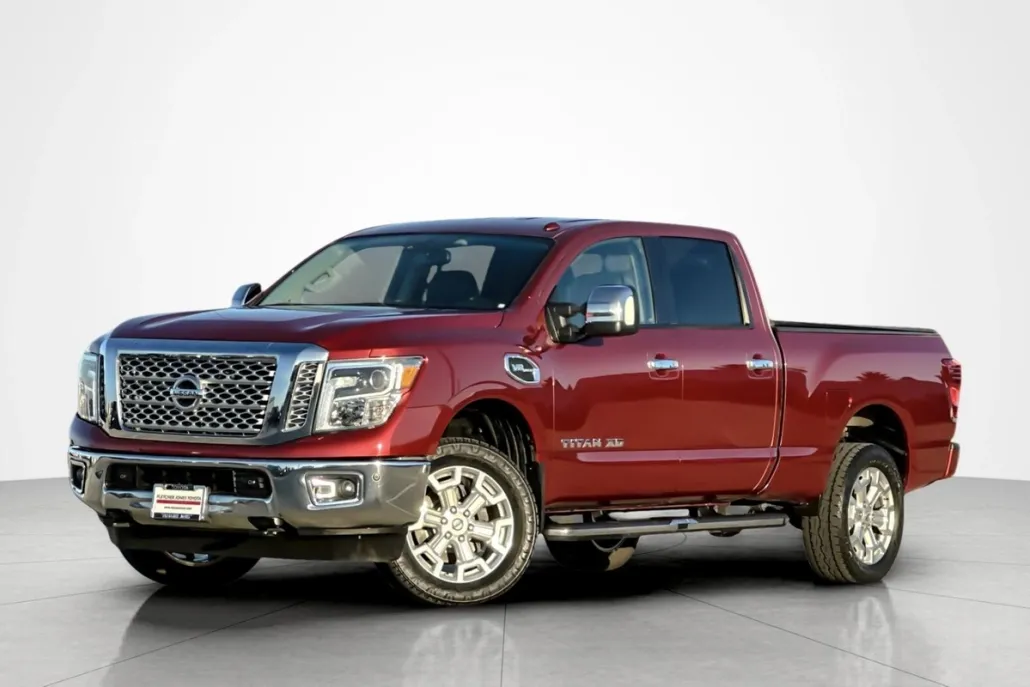 2017 Nissan Titan SL photo 1