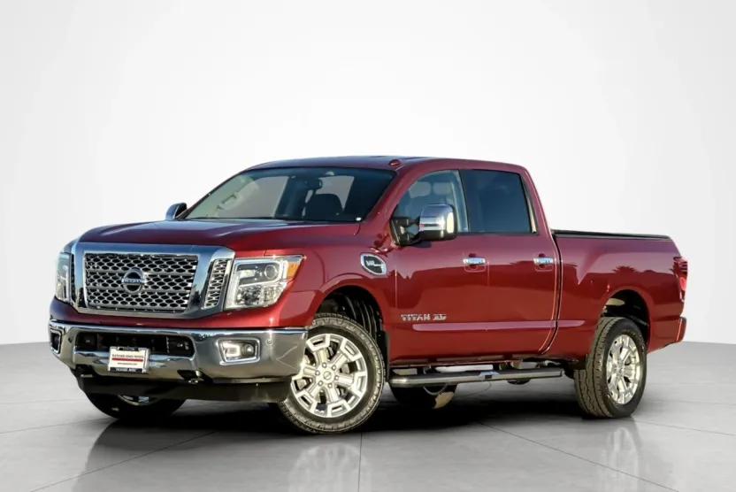 2017 Nissan Titan SL photo 1
