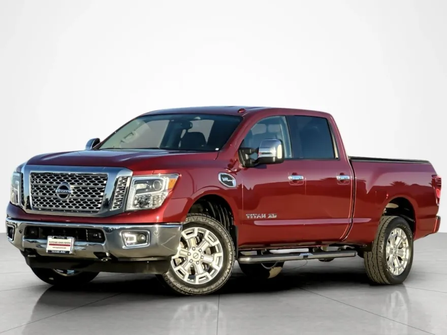 2017 Nissan Titan SL photo 1