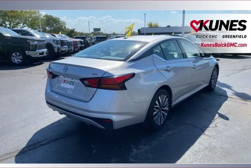 2024 Nissan Altima 2.5 SV photo 1