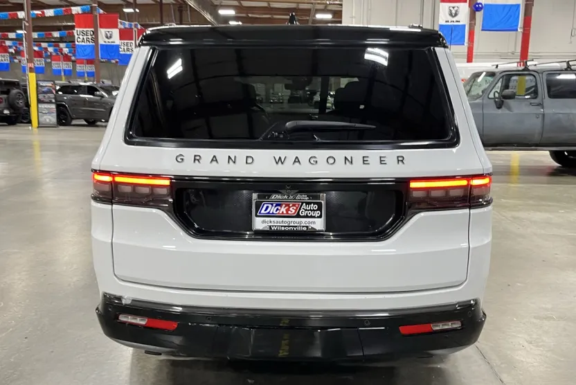 2024 Jeep Grand Wagoneer L II photo 1