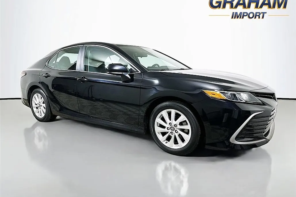 2024 Toyota Camry LE photo 1