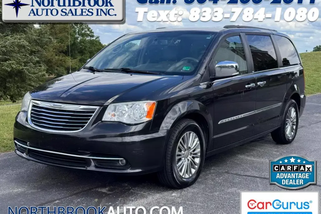 2014 Chrysler Town & Country photo 1