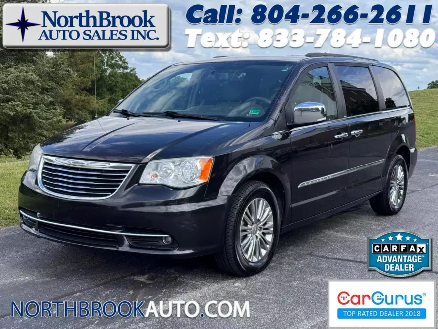 2014 Chrysler Town & Country photo 1