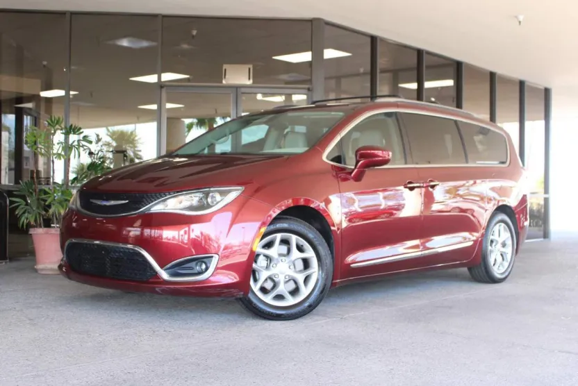 2019 Chrysler Pacifica Touring Plus photo 1